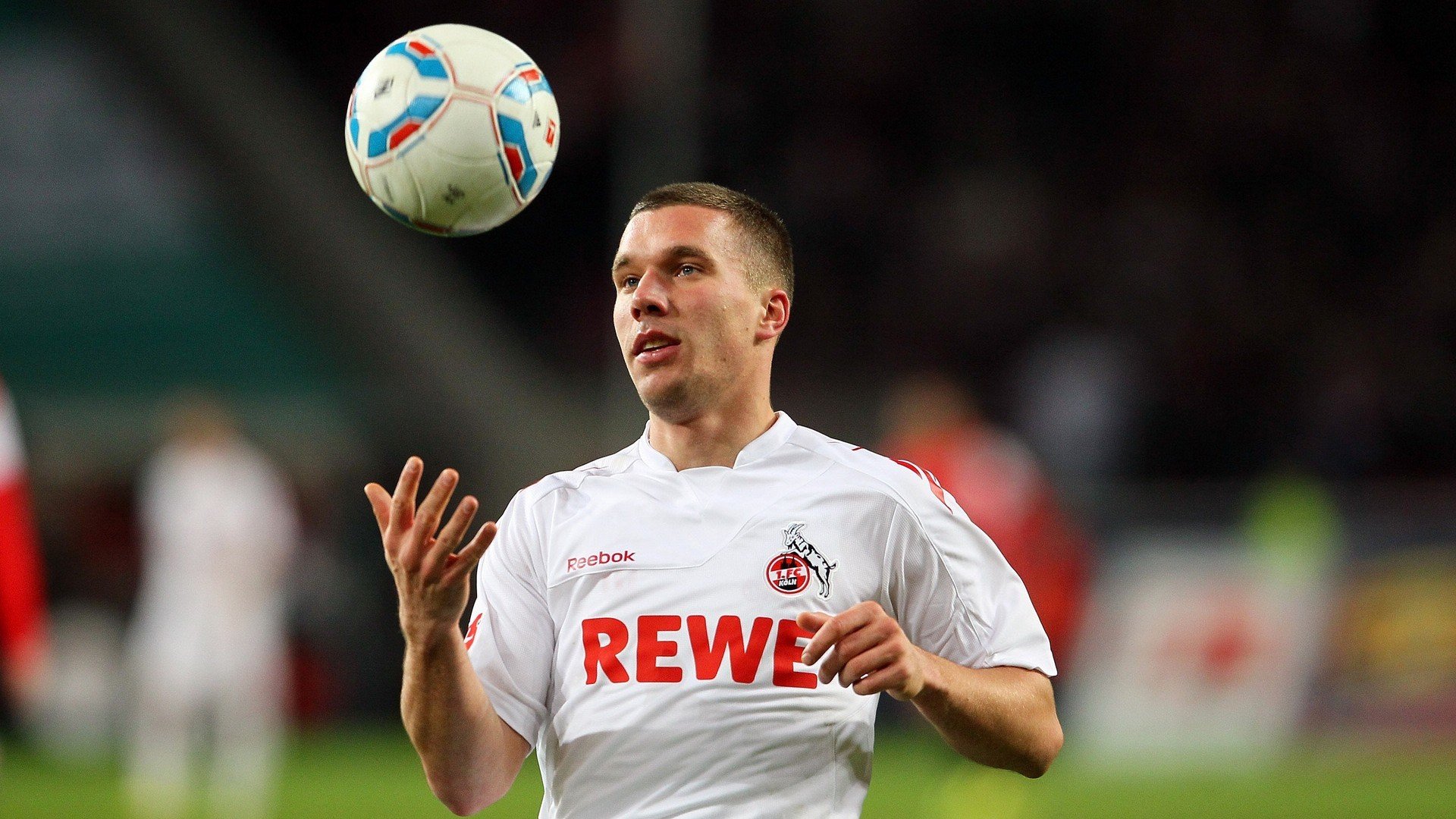 乐鱼（中国）体育官方网站-_全民冰壶挑战：冬日里的运动热潮_，冰壶运动比赛视频